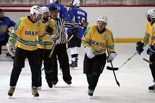 Pela primeira vez, a seleção brasileira de hóquei no gelo terá dois times no torneio masculino / Foto: German Garcia/Imagen Deportiva